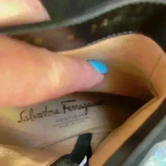 Salvatore Ferragamo beautiful booties with leather bow size 8 🖤 - Picture 3 of 6